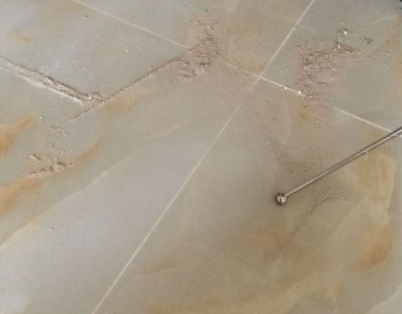 城区瓷砖空鼓维修公司分享粘合剂选择不当在瓷砖铺贴过程中可能导致以下问题