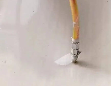 城区瓷砖空鼓维修公司专业解答在瓷砖铺贴过程中，如果使用的砂料过粗（如全部使用了粗砂），可能会导致以下问题